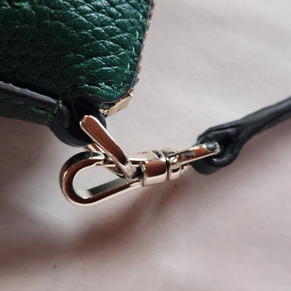 Kate Spade Convertible Wristlet NWT - Picture 5 of 9